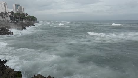 Mar-Tormentoso-Y-Olas-Altas-A-Medida-Que-El-Huracán-Se-Acerca-A-La-Costa-Caribeña-De-República-Dominicana