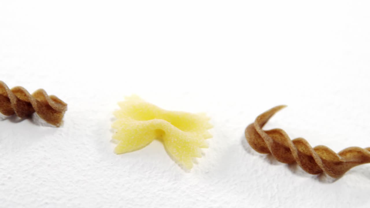 ⁇ 색 바탕 에 있는 여러 가지 파스타