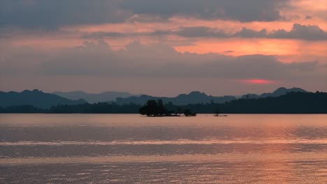 El-Parque-Nacional-Khao-Laem-Es-Un-Camión-Lleno-De-Sorpresas