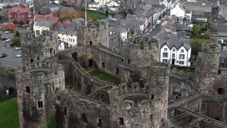 歷史悠久的康威城堡 (conwy castle) 景觀地標 城市廢墟 石牆城堡 觀光景點 靠近鳥眼傾斜