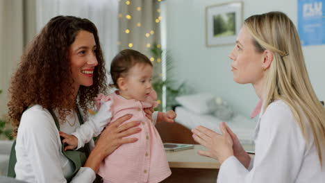 consulta con el médico, la atención médica de la madre y el bebé