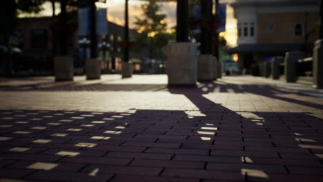 una pequeña ciudad con calles vacías