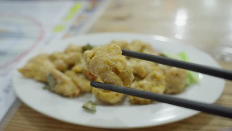 delicious singapore salted egg yolk chicken, popular traditional food