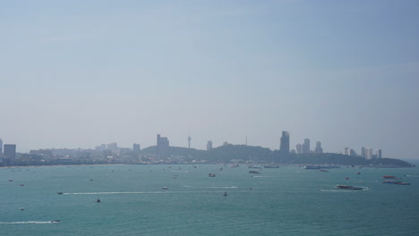 Zeitraffer-Von-Pattaya-Bay-Und-Die-Skyline-Von-Pattaya-City,-Thailand