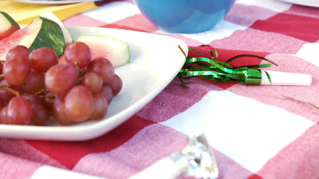 familia feliz celebrando un cumpleaños