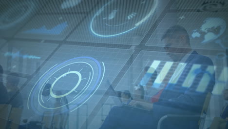 animación del procesamiento de datos financieros sobre el empresario caucásico en el cargo