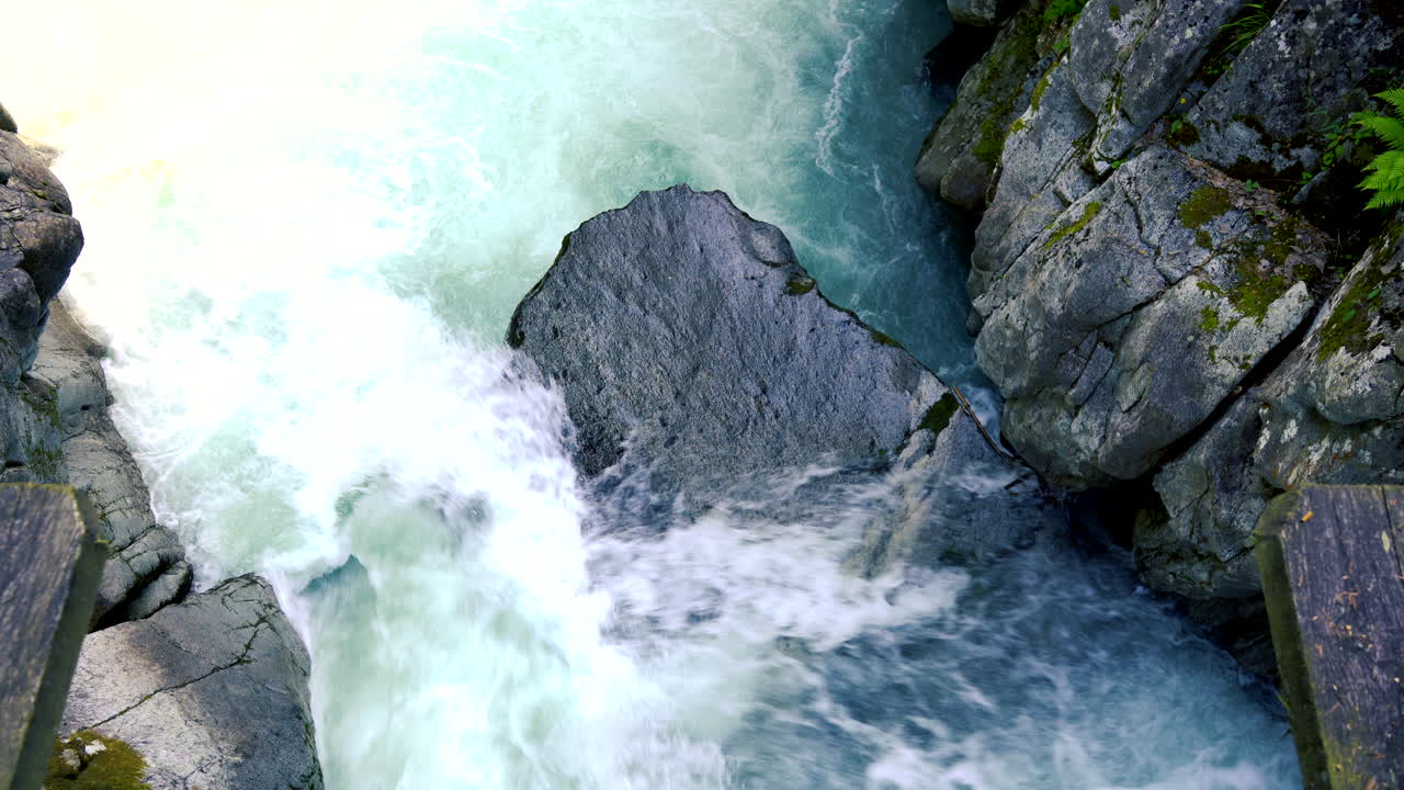 산 강물, 평면도