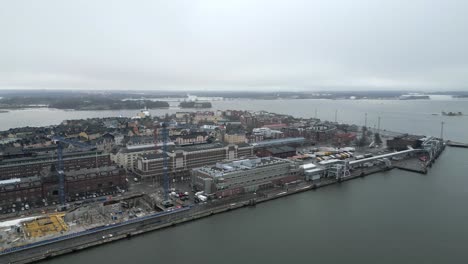 Vista-Aérea-Del-Puerto-Oeste-De-Lansisatama-En-Helsinki