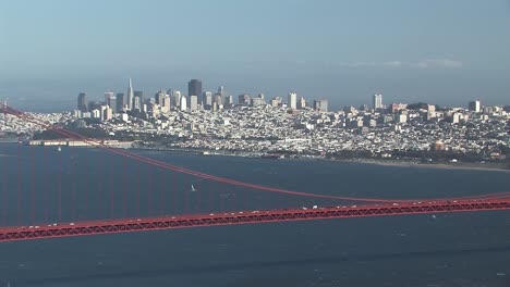 Panoramaaufnahme-Von-San-Francisco-Mit-Teilen-Der-Golden-Gate-Bridge-Davor,-Kalifornien,-USA