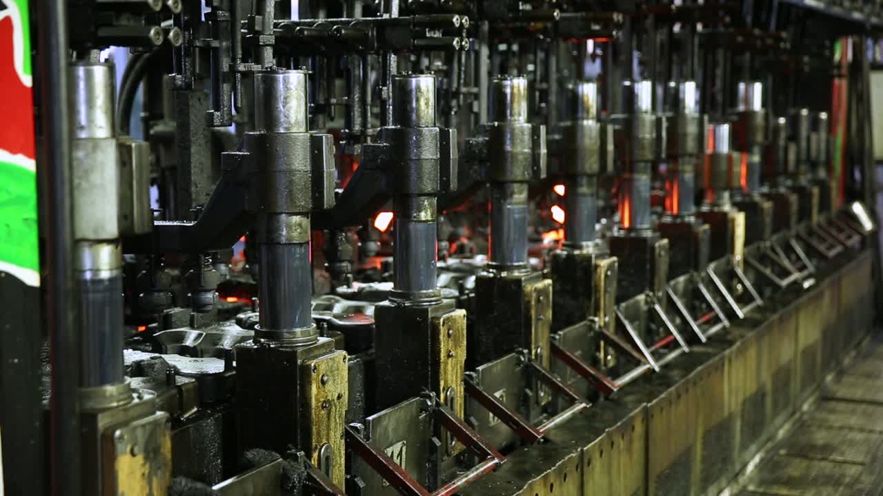 Botellas de Vidrio en una Línea de Producción