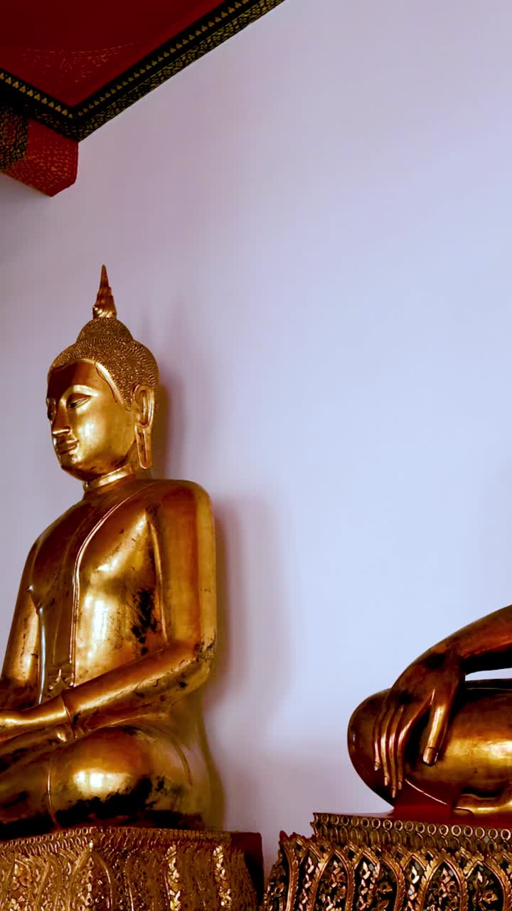 estatuas serenas de buda en el templo de wat pho