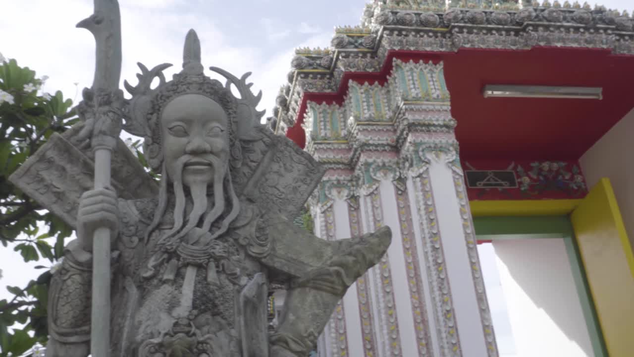 태국 방의 포 (wat pho) 에서 돌로 만든 중국어 수호자