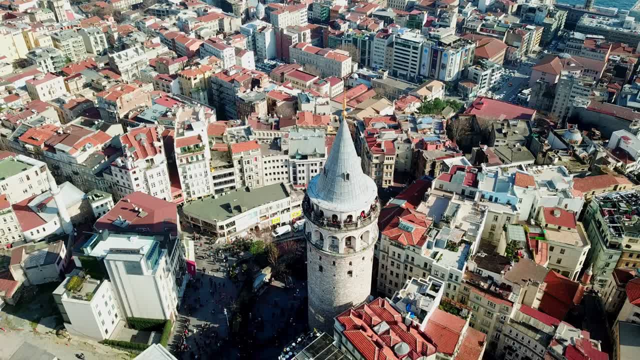 vista aérea de la torre de galata y el cuerno dorado. paisaje histórico de la península de estambul. imágenes en 4k en turquía