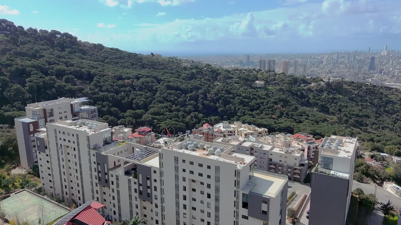 Visão Exploratória do Belo Resort Tilal Fanar com Piscina, Líbano