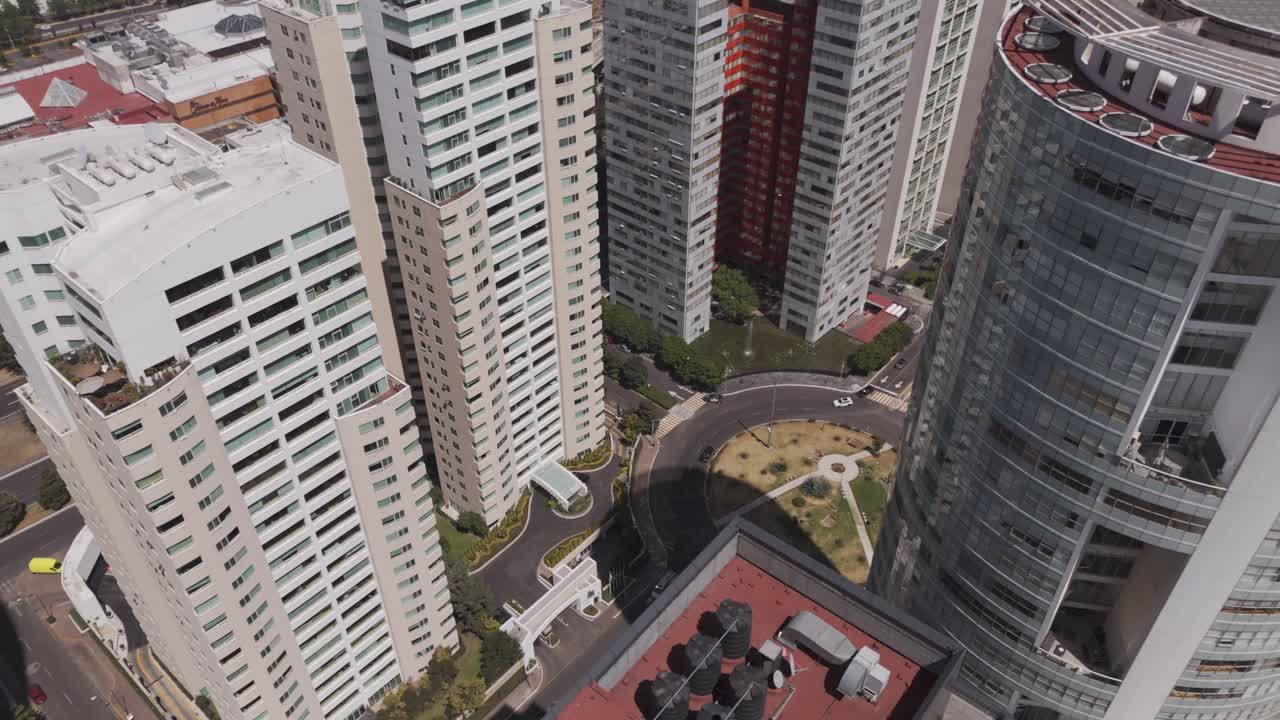 vista aérea de edificios en santa fe, méxico, cerca de la mexicana