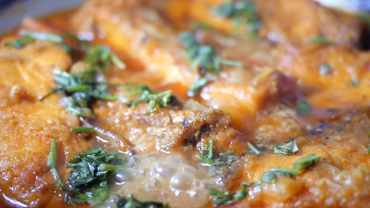 un delicioso curry de pescado