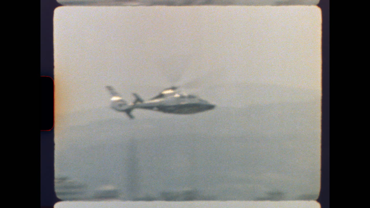 helicóptero en vuelo