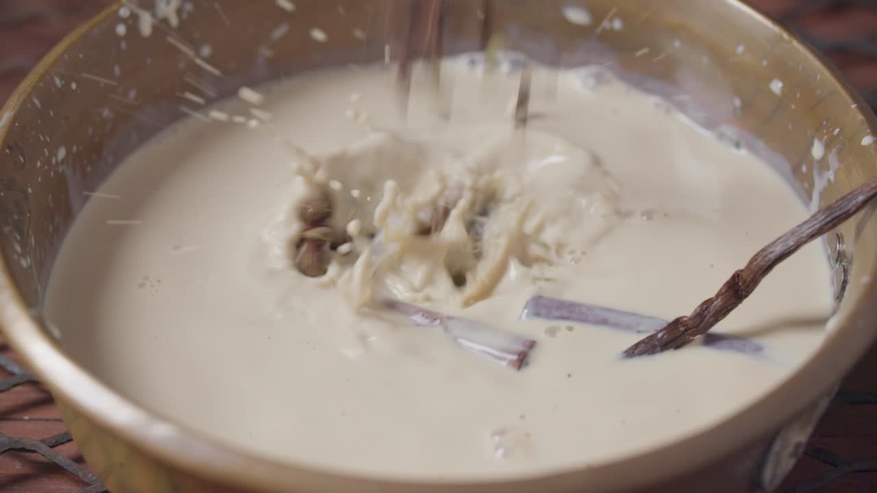 vainas de vainilla y especias que se mezclan