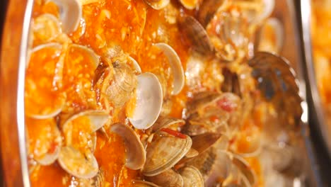 steamed clams in spicy sauce