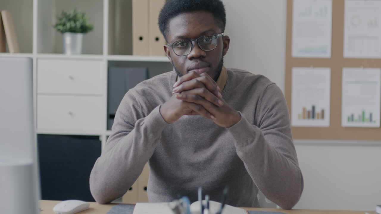 hombre de negocios en el cargo