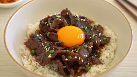 rice with soy-flavoured pork or japanese pork donburi bowl - asian food style