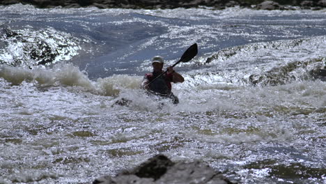 Silhouette-Von-Wildwasser-Stromschnellen-Und-Kajak-Extremsportarten