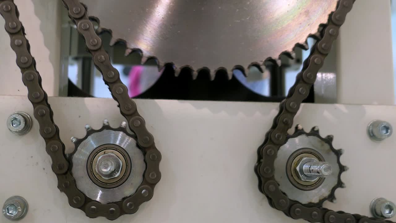 스프로켓과 롤러 체인을 가진 체인 전송 기계