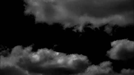 zeitverlauf schwarz-weißer himmel mit wolken im hintergrund