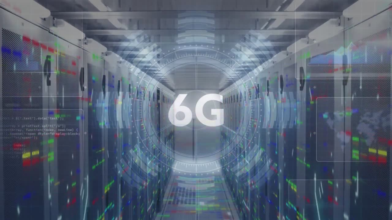 animación de texto de 6g con servidores de computadora e información digital moviéndose sobre un fondo oscuro