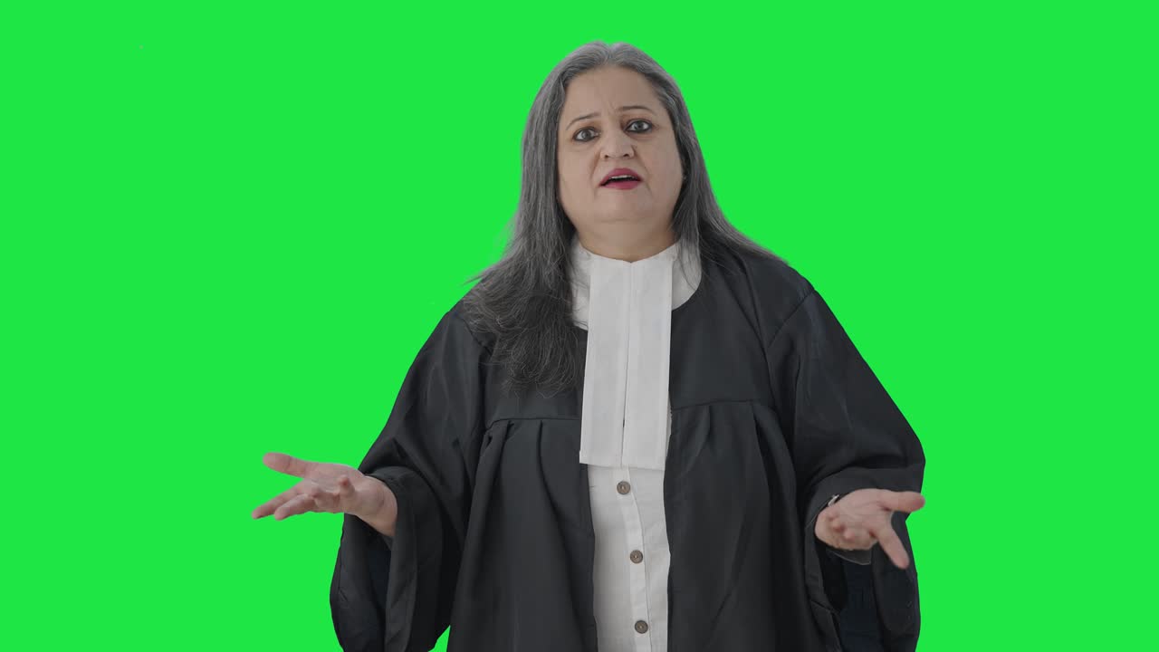 좌절 된 인도 고위 여성 변호사가 법정에서 소송을 벌이고 있습니다.