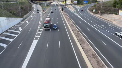 intersección de transporte en los suburbios de la ciudad