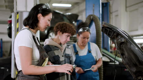 mechanic talking with client