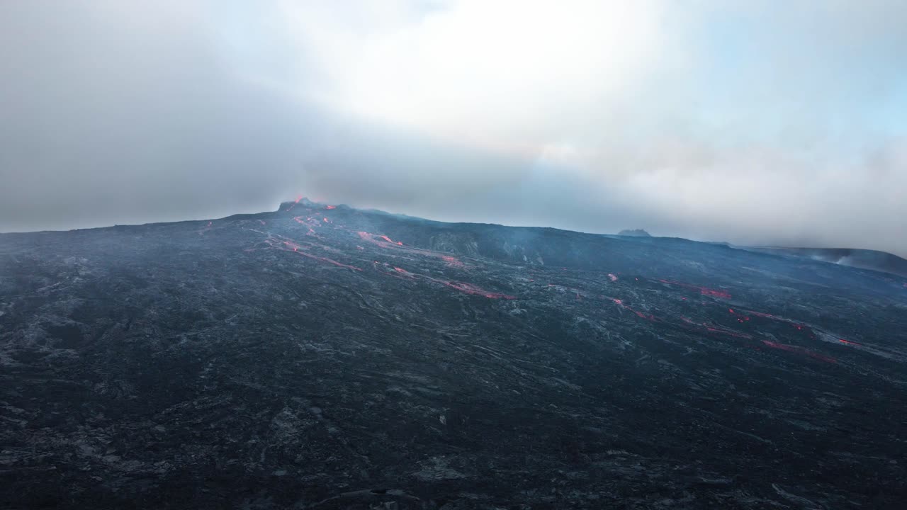 2021년 아이슬란드 화산 폭발의 4k 드론 공중 비디오