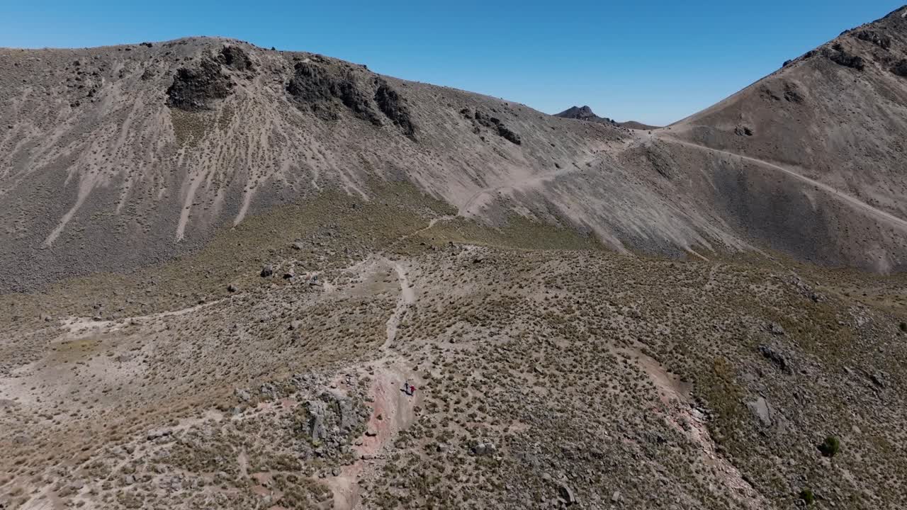 vista aérea de un sendero de montaña