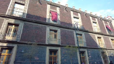 this video showcases a typical street in mexico city and a typical colonial building