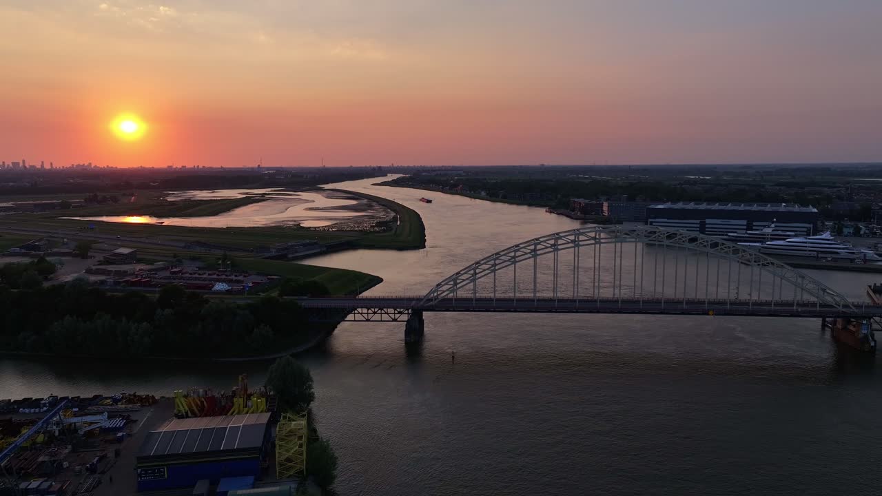 Il fiume Noord e il ponte ad Alblasserdam
