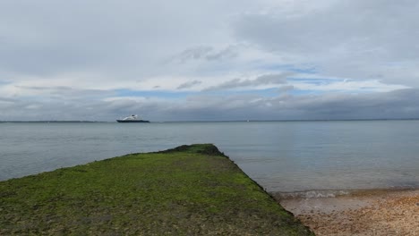 Grüner-Moosiger-Strandbetonwanderweg