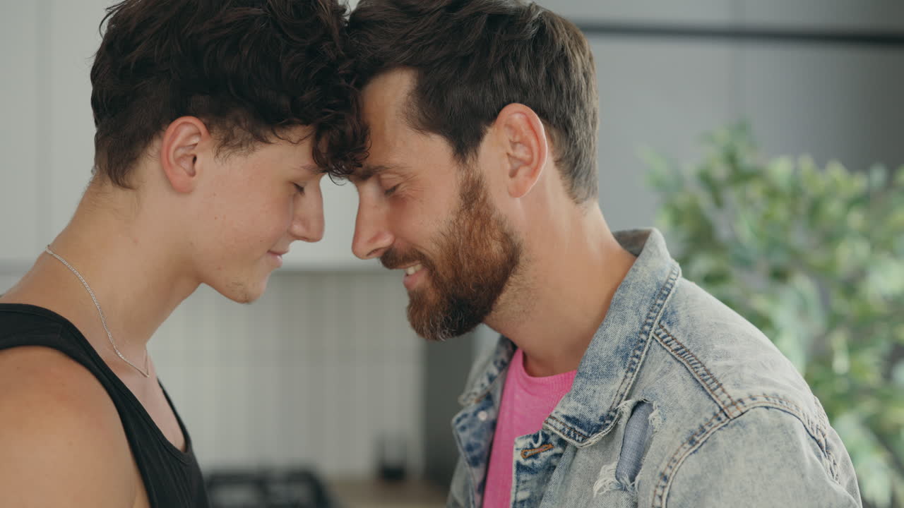 una pareja afectuosa.