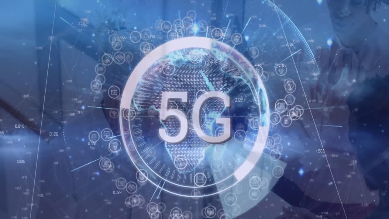 animación de la red de conexiones y texto 5g sobre dos personas de negocios diversas