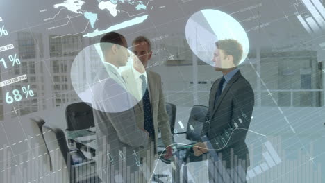 hombres de negocios se reúnen en una oficina 4k