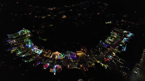 Vista-Aérea-De-Wakefield-Winter-Wonderland-At-Night,-Valencia,-Santa-Clarita,-Los-Angeles,-Ca,-Ee.uu.