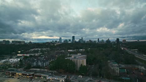 Fernsicht-Auf-Die-Skyline-Der-Innenstadt-Von-Atlanta-Mit-Bewölkung-In-Georgia,-USA