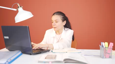 tired woman at laptop.