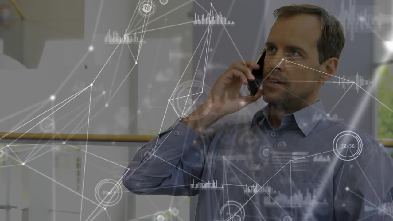 red de iconos de conexión contra el hombre hablando en el teléfono inteligente