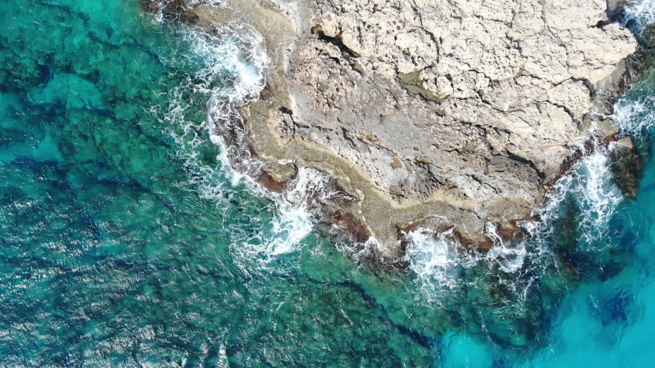 Vista aerea con drone della spiaggia di Nissi ad Ayia Napa, Cipro
