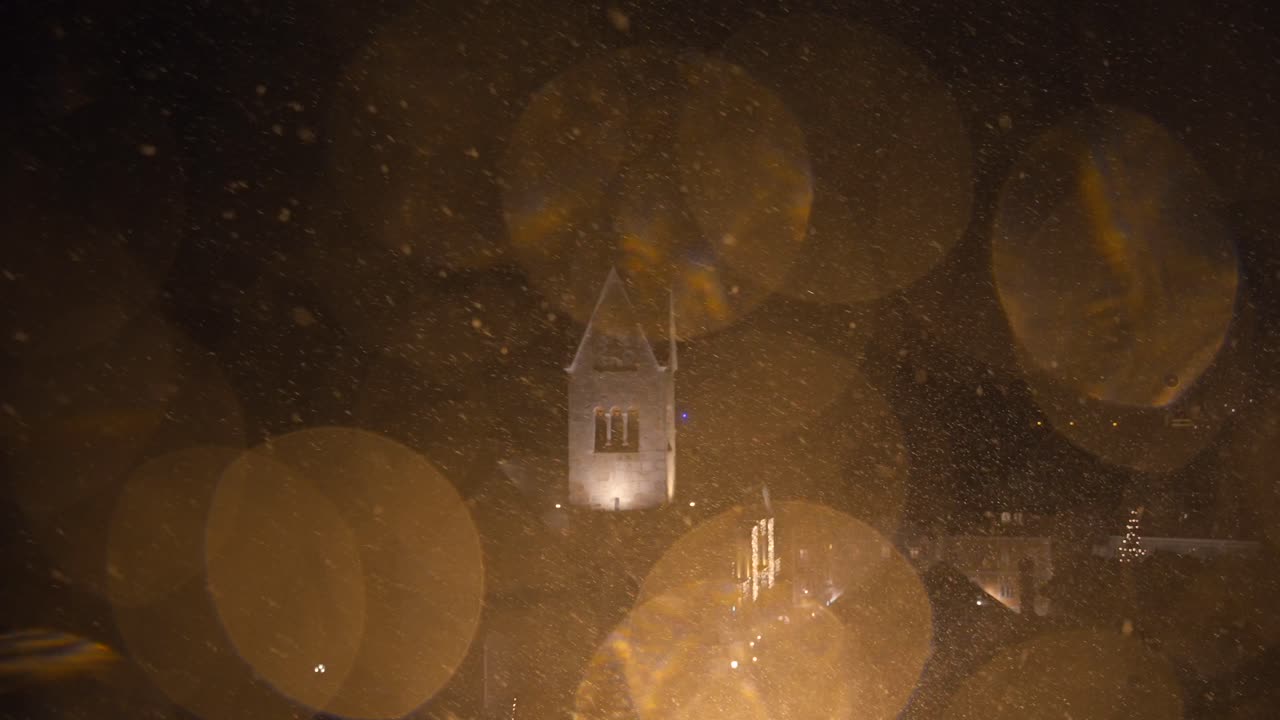 el video fue filmado en austria en un ayuntamiento junto al lago