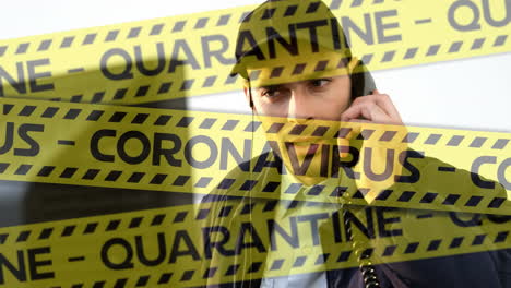 cinta animada de la policía con "coronavirus de cuarentena" rodea al hombre en la computadora y el teléfono.