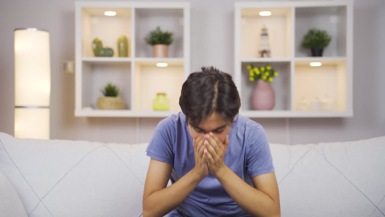 재채기하는 남자, 환자.