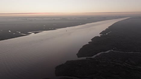 Gran-Ouse-Río-Amanecer-Brumoso-Aéreo-Paisaje-Invierno-Estuario-Marisma-Salada-Reyes-Lynn-Norfolk-Reino-Unido