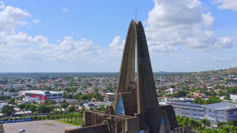 vista aérea de la basílica catedral de nuestra señora de altagracia en higuey, caribe